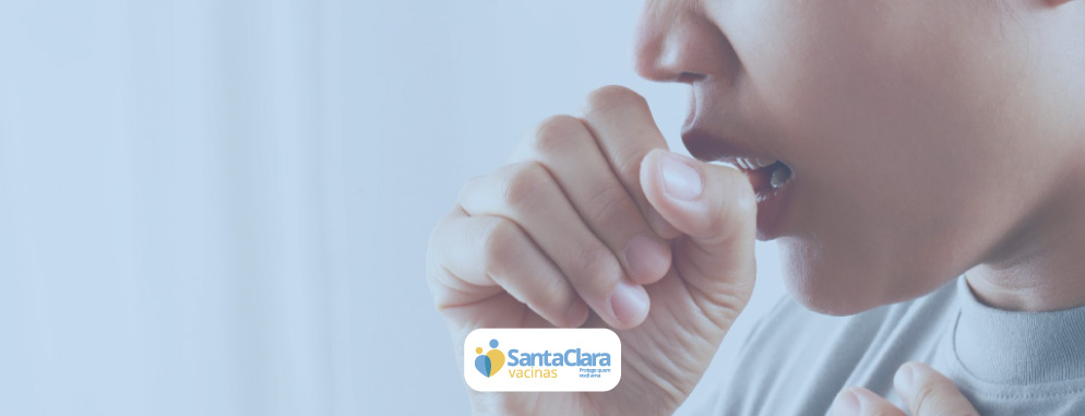 Criança tossindo o que poderia ser prevenido com a vacina pneumo 15